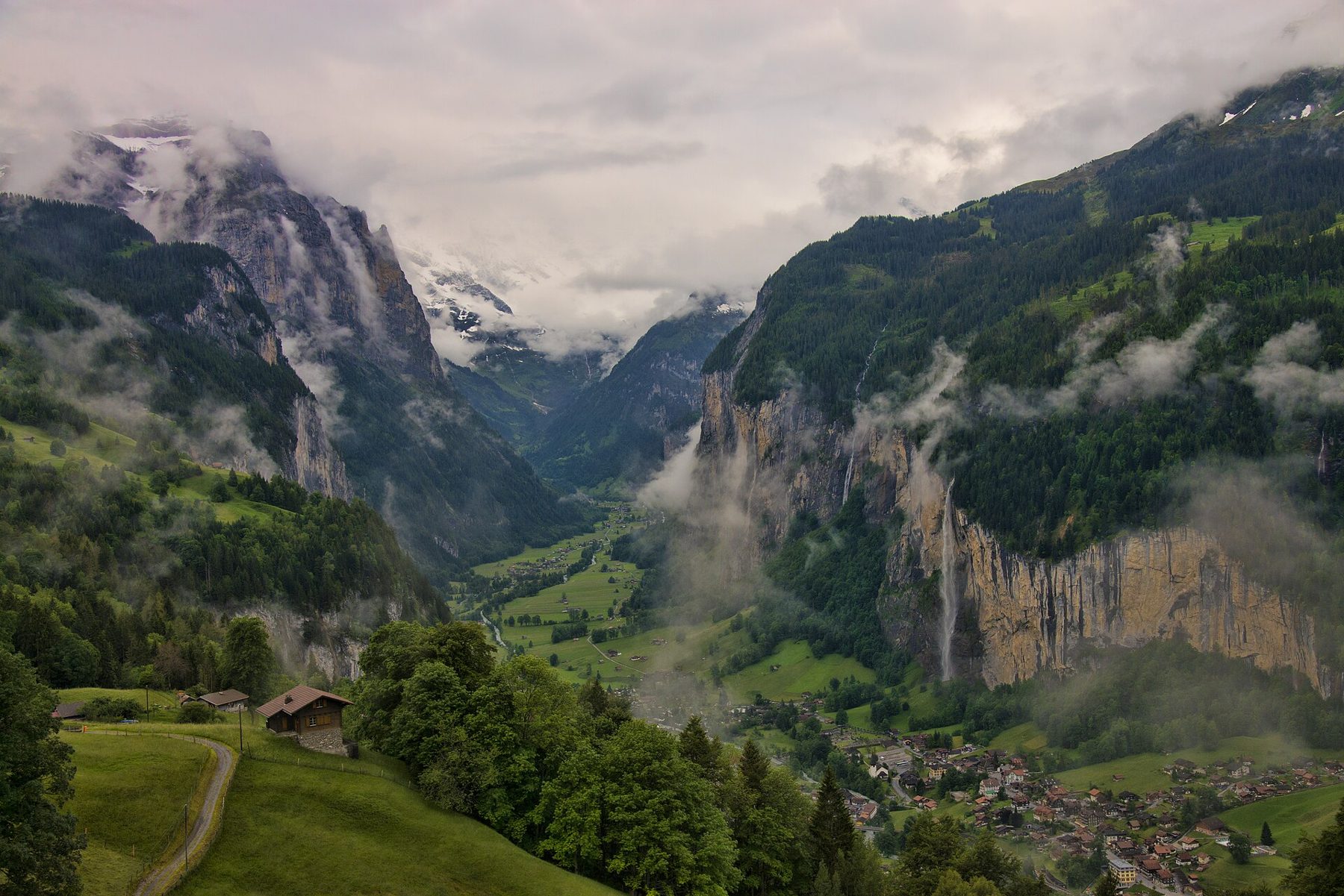 Lauterbrunnen + Staubbach Falls 🌊